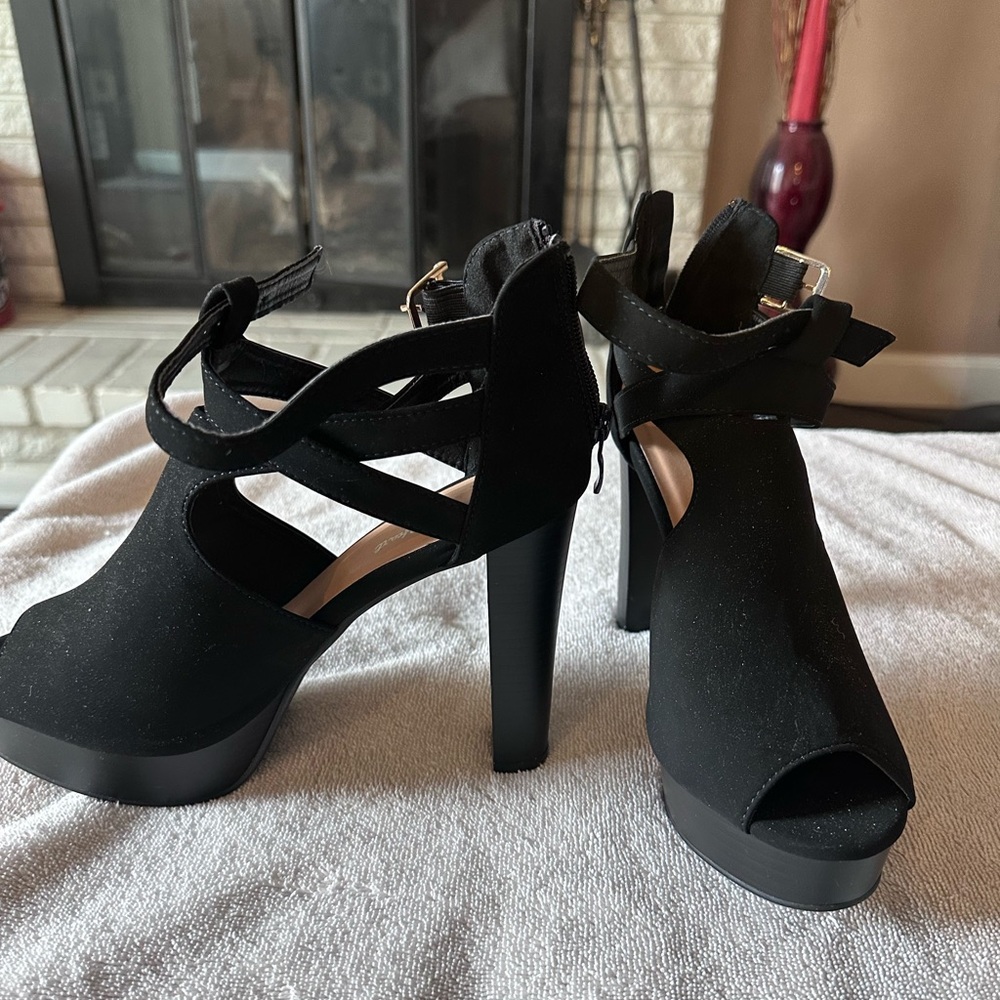 Black platform heels size 9